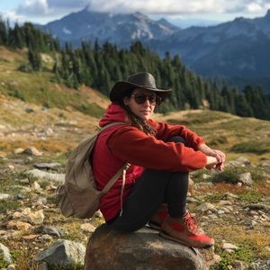 Meet your Posher, Melissa